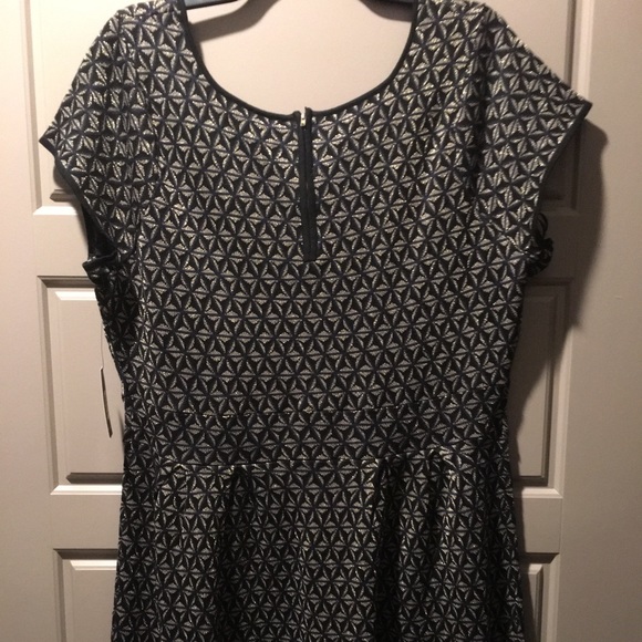 Jessica Simpson Plus Size Dress - Picture 4 of 7